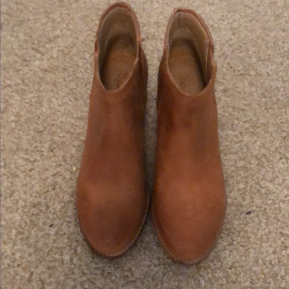 Splendid brand new booties in saddle tan
